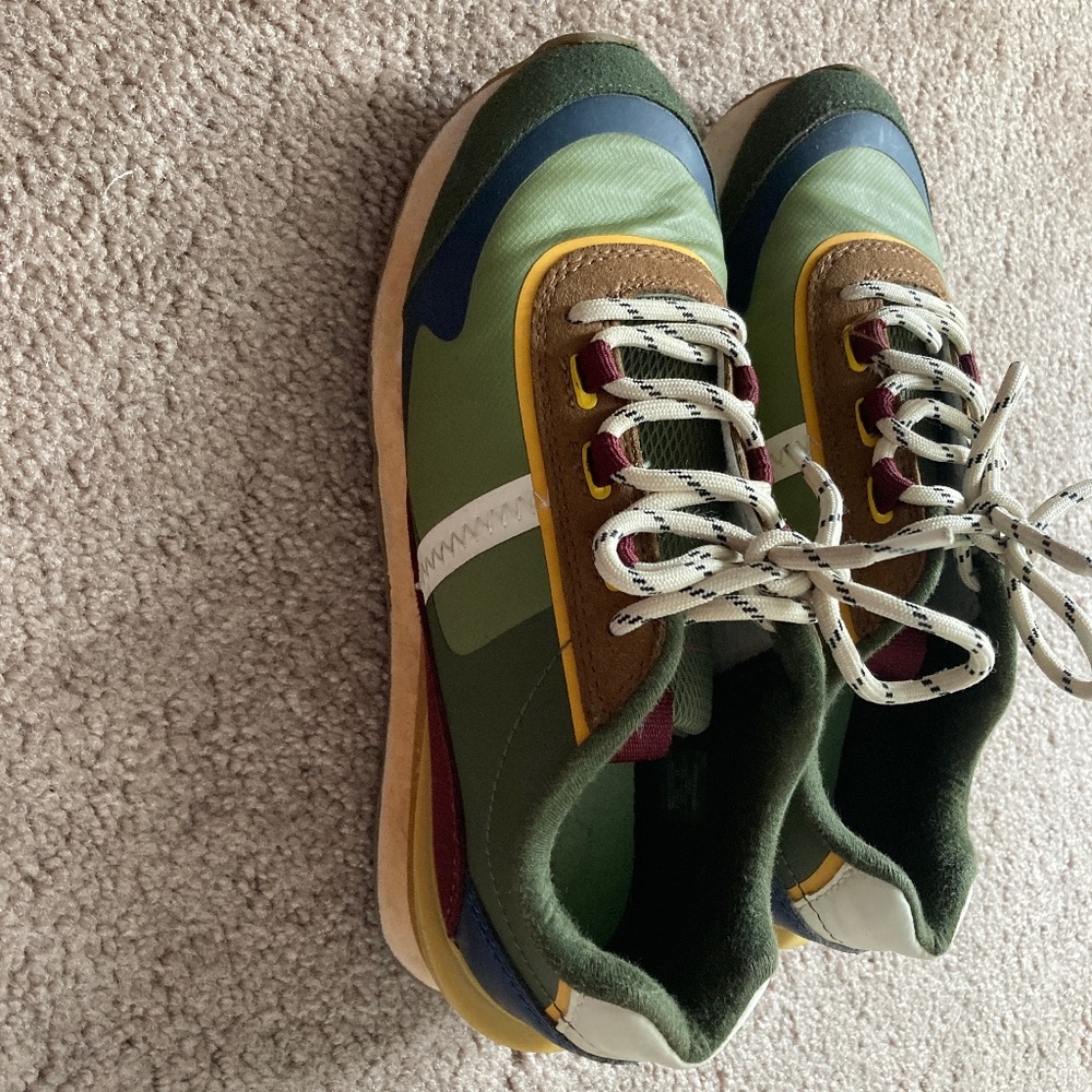 Boy’s Zara sneaker EU35/US3